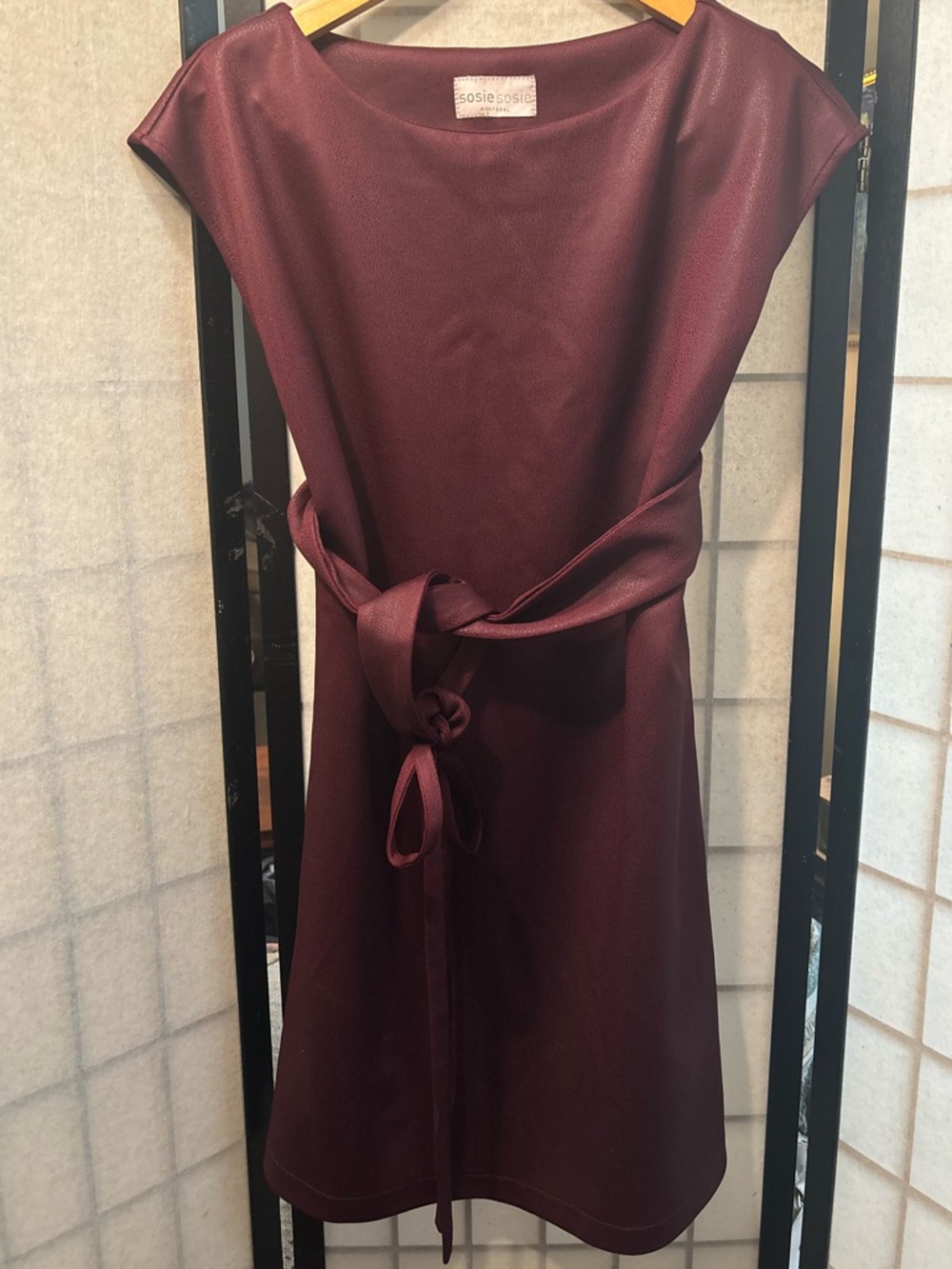 SOSIE SOSIE Burgundy Belted Sheath Dress, Subtle Sheen & Pattern
